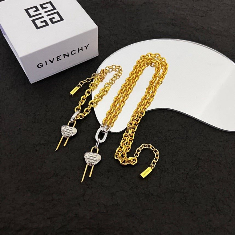 GIVENCHY